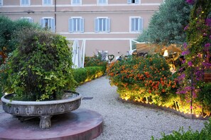 Breakfast, dinner served; Italian cuisine, garden views  - Kolbe Hotel Rome (Rome)