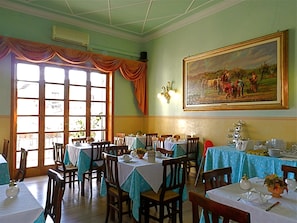 Daily buffet breakfast for a fee - Hotel Desirée (Florence)