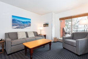 Condo, 2 Bedrooms (Unit 117) | Living room