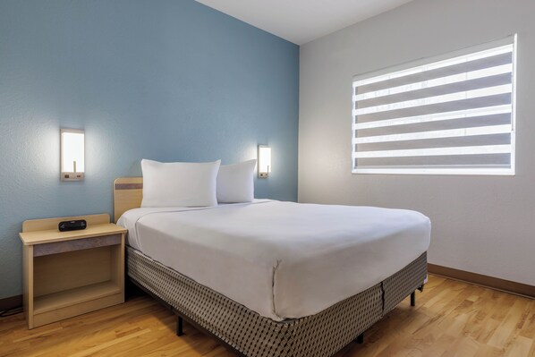 Bureau, fer et planche à repasser, Wi-Fi gratuit, draps fournis