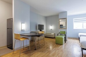 In-room dining - Studio 6 Mississauga, ON - Toronto (Mississauga)