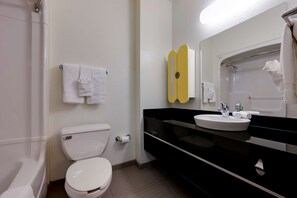 Ensemble douche/baignoire, serviettes fournies