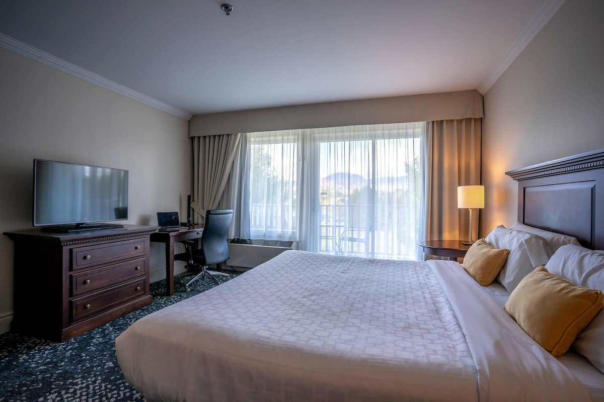 Suite, 1 trĂšs grand lit et 1 canapĂ©-lit, non-fumeur | Literie de qualitĂ©, coffre-fort, bureau, rideaux dâobscurcissement