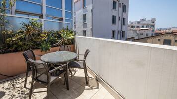 Apartment, 4 Bedrooms (duplex 120m2) | Terrace/patio
