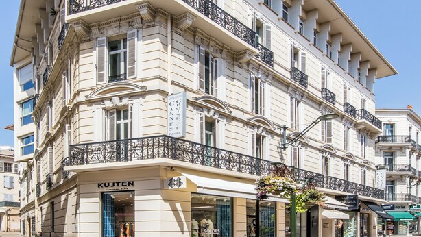 A multi-story building with a prominent entrance labeled "KUJTEN". - Cannes Croisette Prestige (Cannes)
