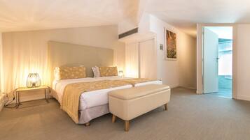 Premium-Apartment, 2 Schlafzimmer (duplex 95m2) | Zimmersafe, individuell dekoriert, individuell eingerichtet