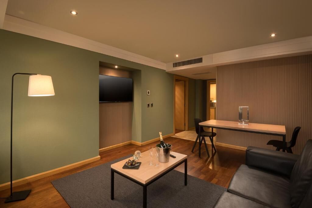 executive suite, 1 bedroom, city view, tower | 1 bedroom, egyptian cotton sheets, premium bedding, pillow-top beds