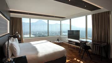 Singular Room | 1 bedroom, Egyptian cotton sheets, premium bedding, pillow-top beds