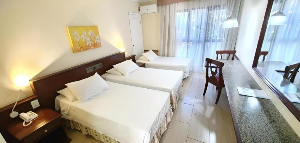 10 bedrooms, minibar, desk, soundproofing