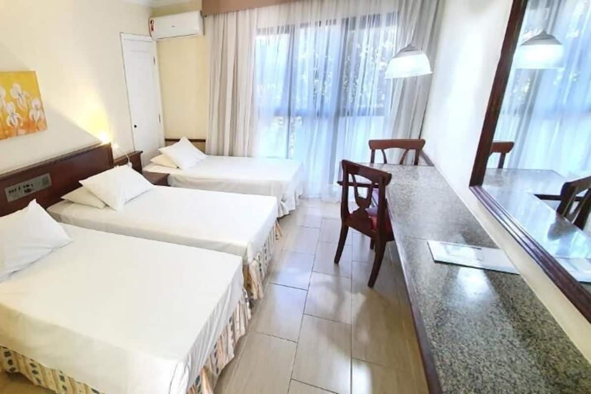 10 bedrooms, minibar, desk, soundproofing