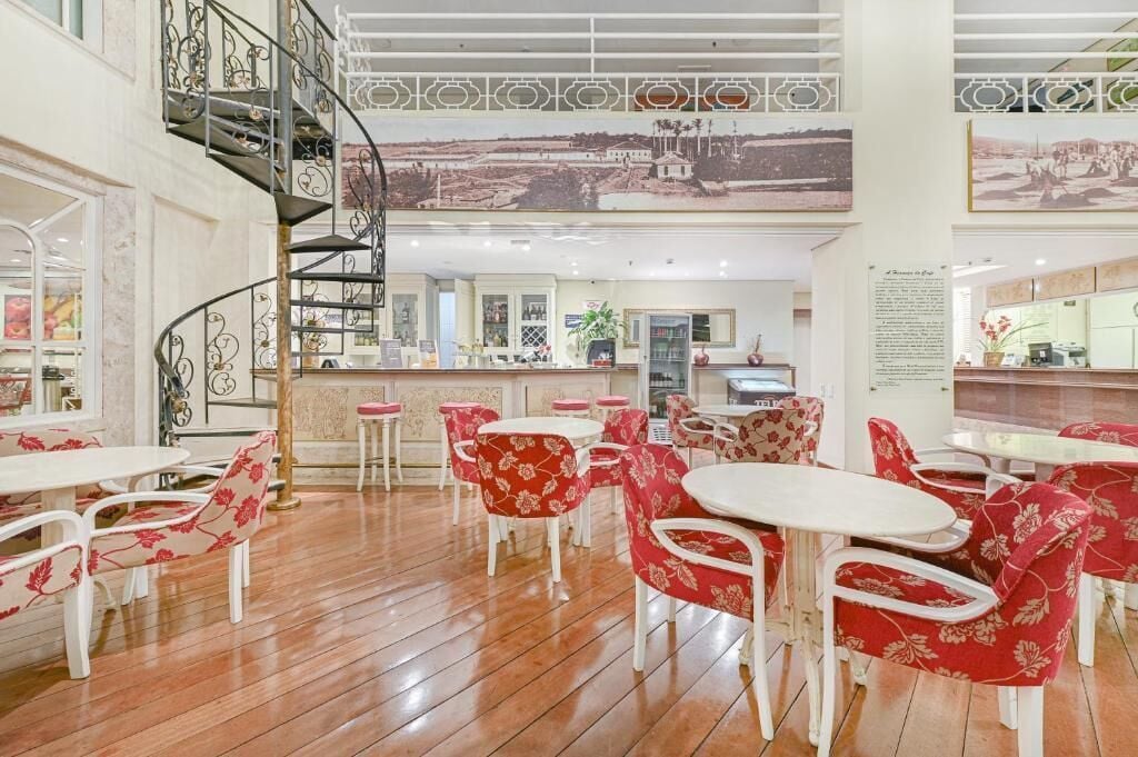 Breakfast, lunch and dinner served