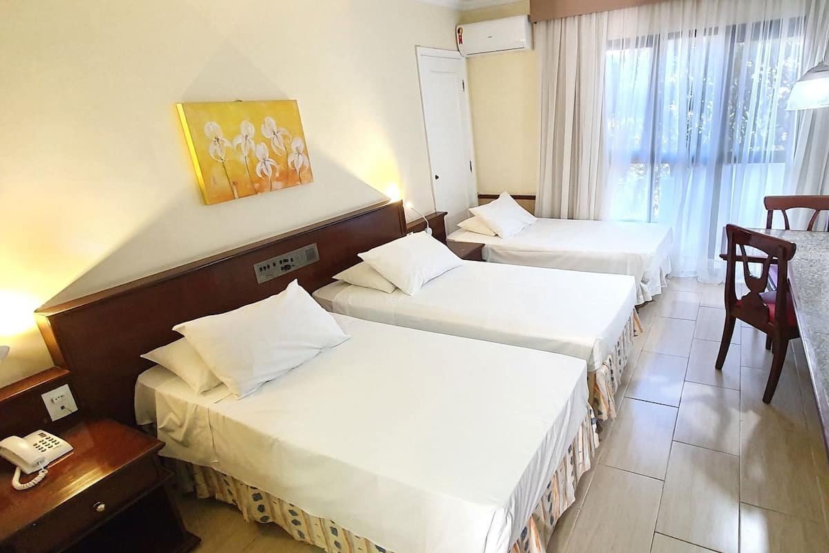 10 bedrooms, minibar, desk, soundproofing