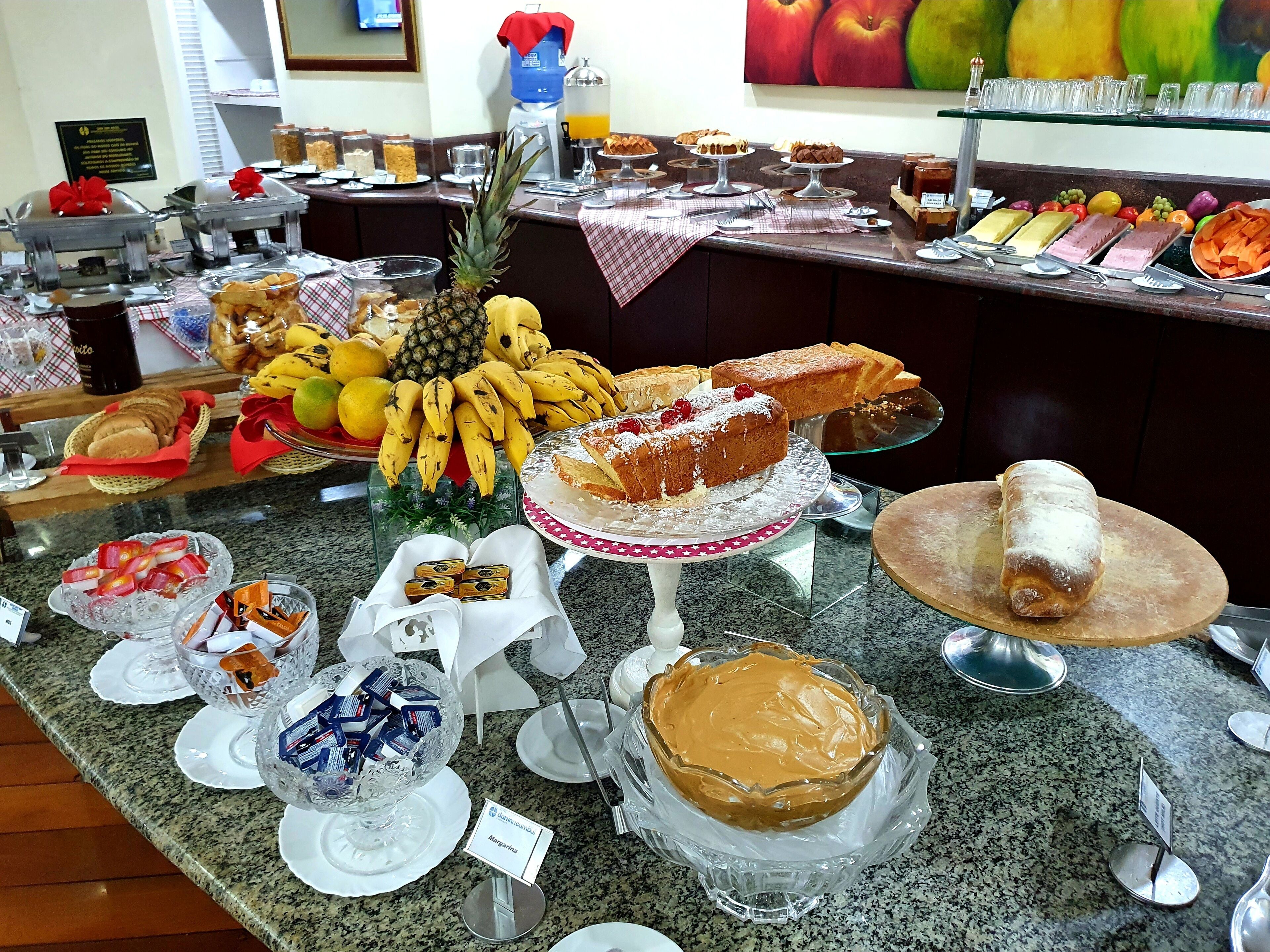 breakfast, lunch and dinner served