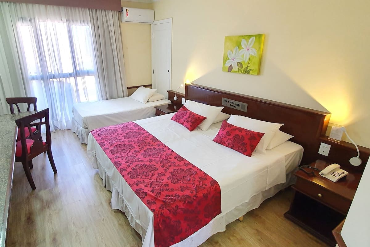 10 bedrooms, minibar, desk, soundproofing