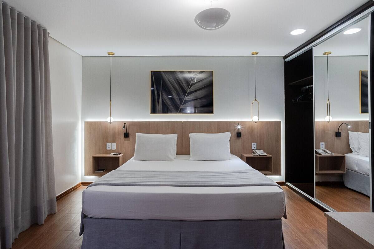 1 slaapkamer, een minibar, een kluis op de kamer, een bureau