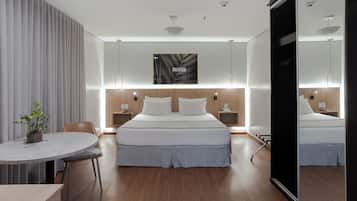高级房 (Double Bed) | 1 多间卧室、迷你吧、客房内保险箱、办公桌