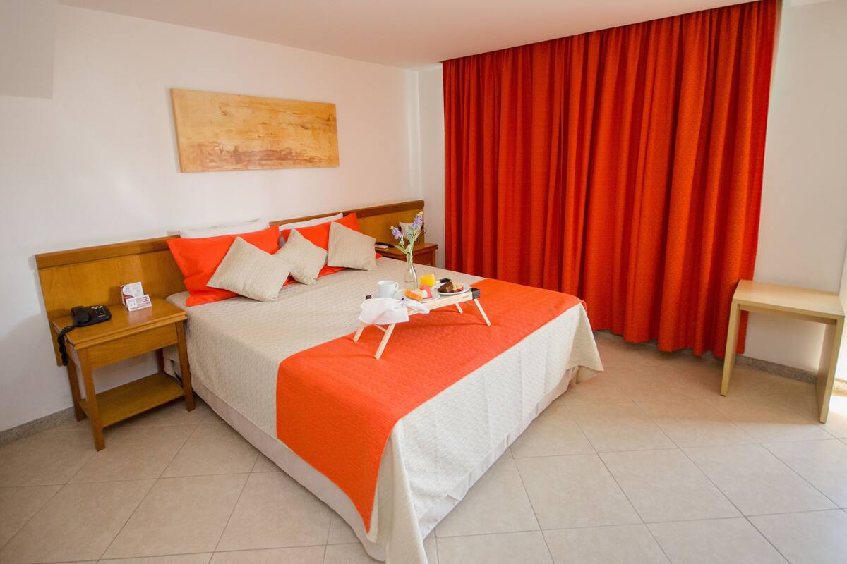 Minibar, in-room safe, desk, free cots/infant beds