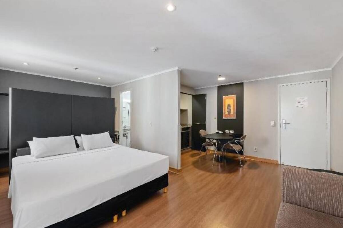 Minibar, in-room safe, desk, iron/ironing board