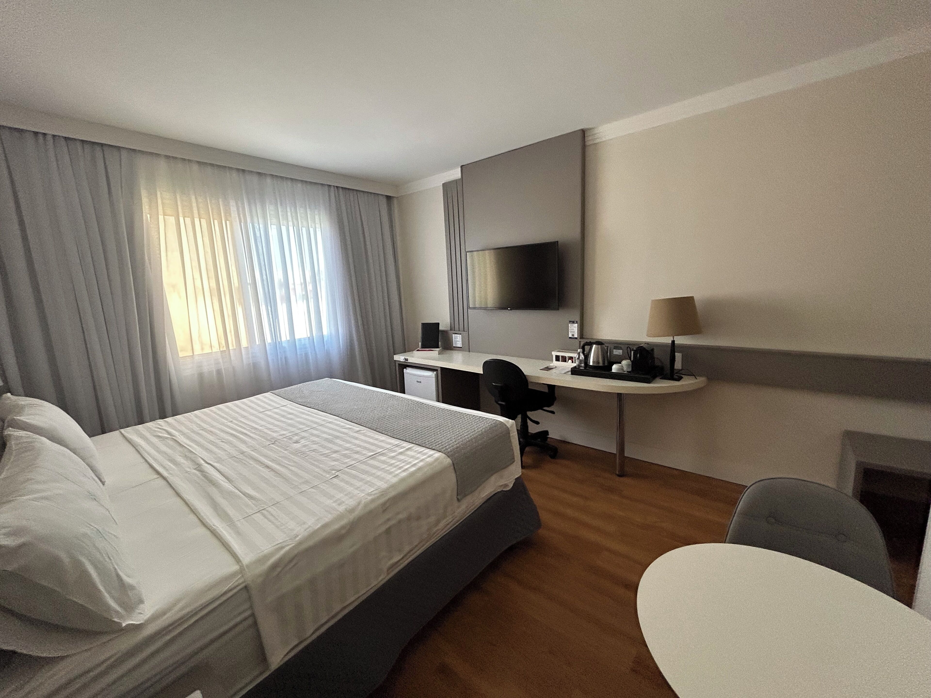 luxury room, 1 king bed | 1 bedroom, minibar, in-room safe, desk