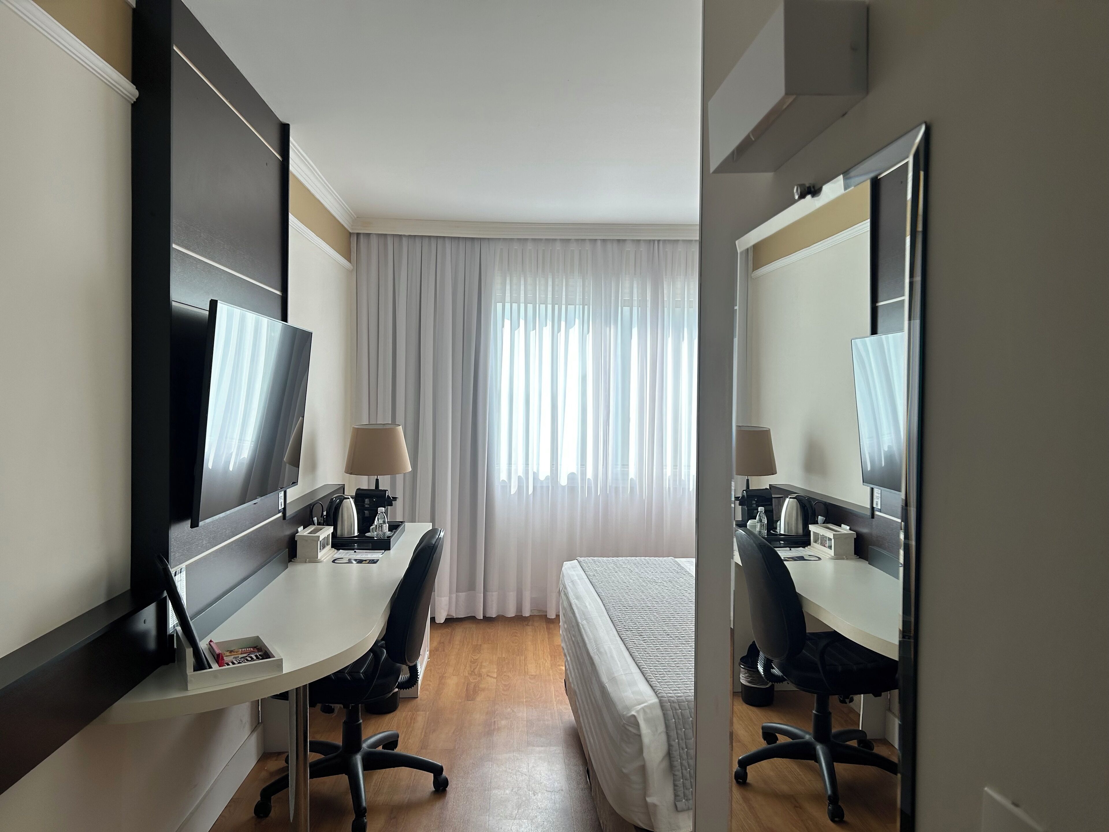 luxury room, 1 king bed | 1 bedroom, minibar, in-room safe, desk