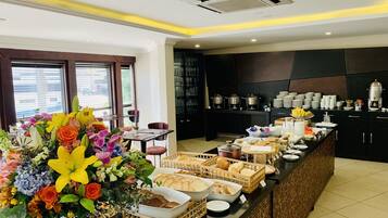 Desayuno bufé gratuito y diario