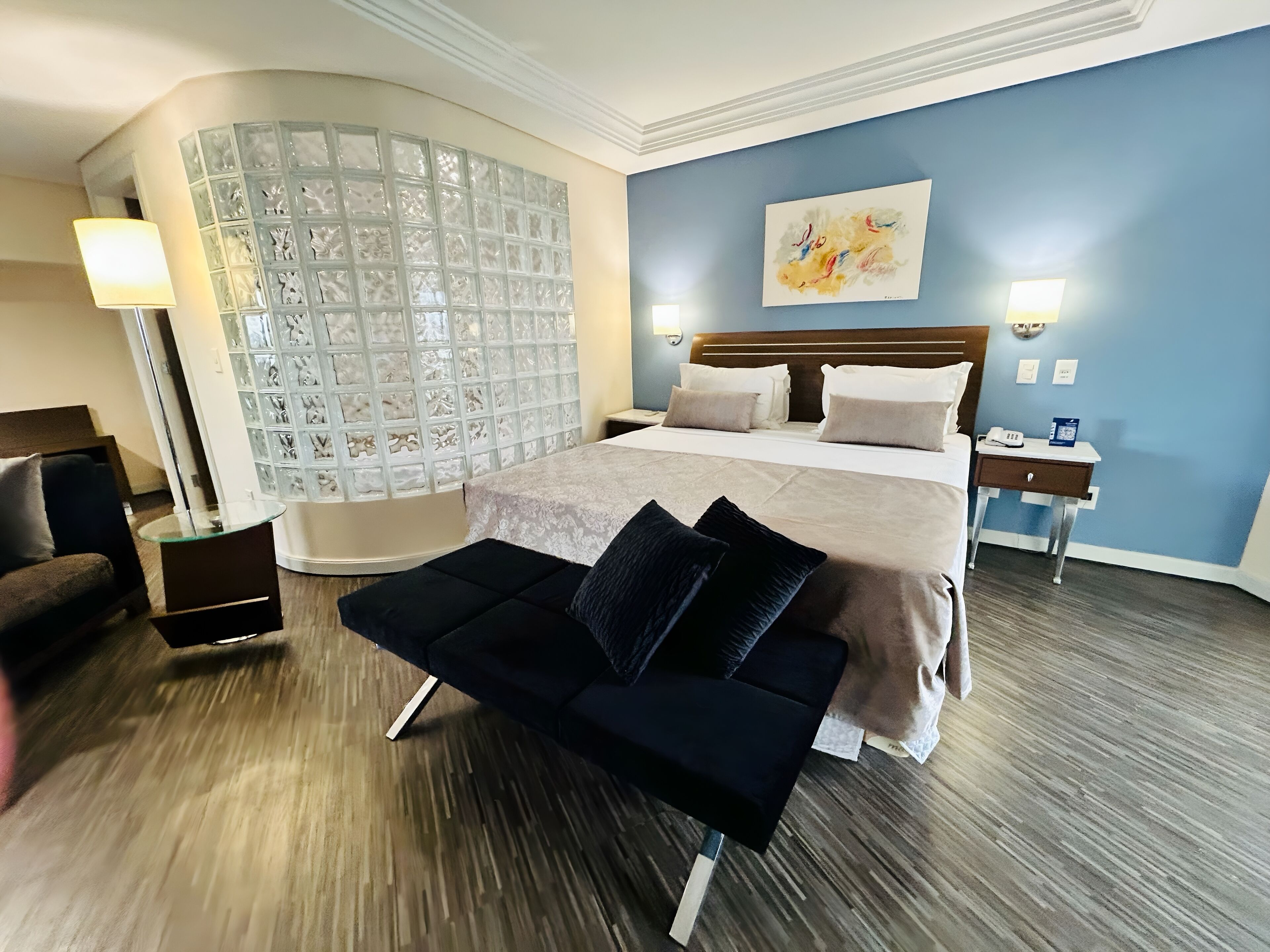 premium suite, 1 queen bed | 1 bedroom, minibar, in-room safe, desk