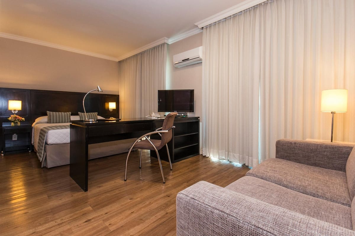 Minibar, desk, soundproofing, iron/ironing board