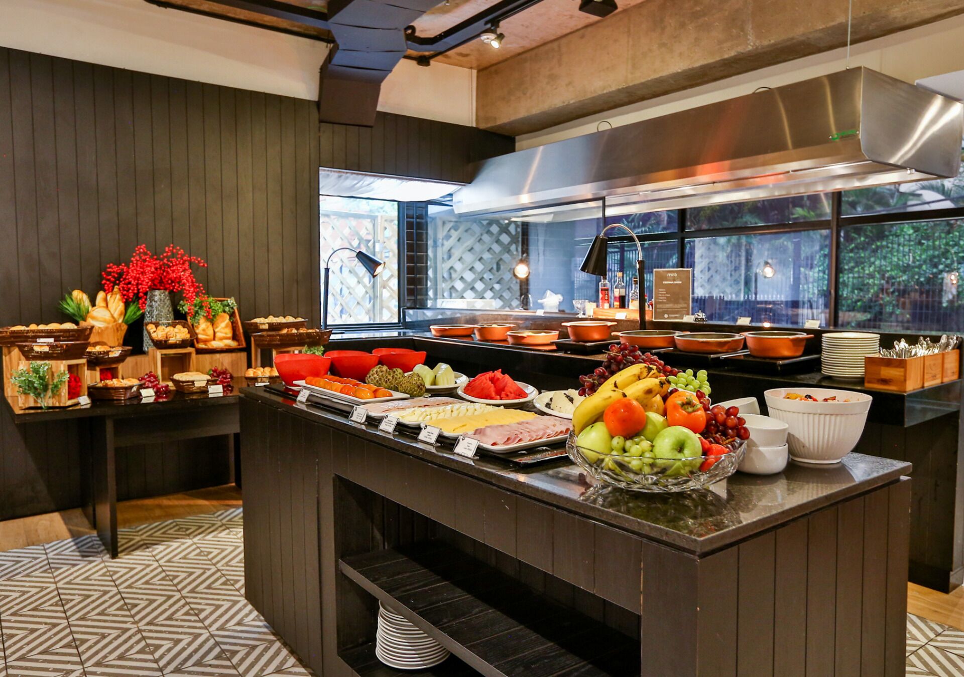 Free daily buffet breakfast 