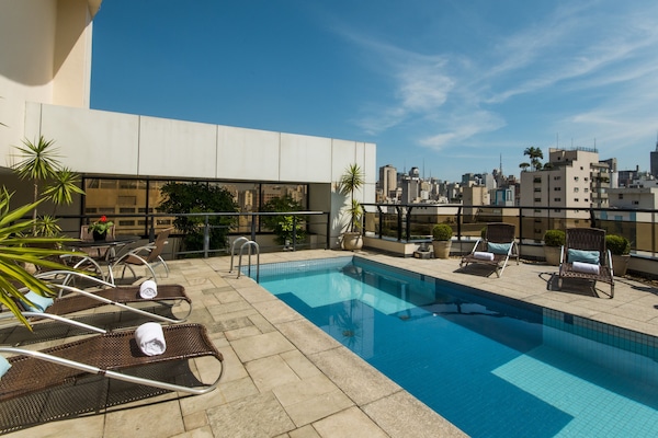 Außenpool, Liegestühle