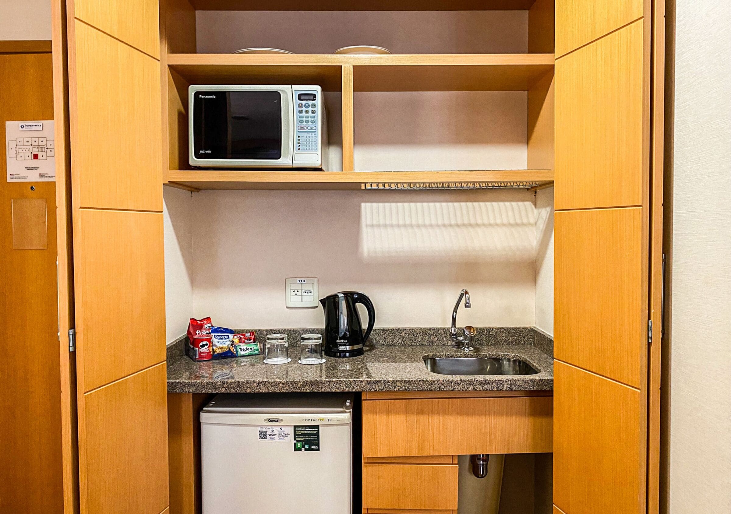 microwave, coffee/tea maker