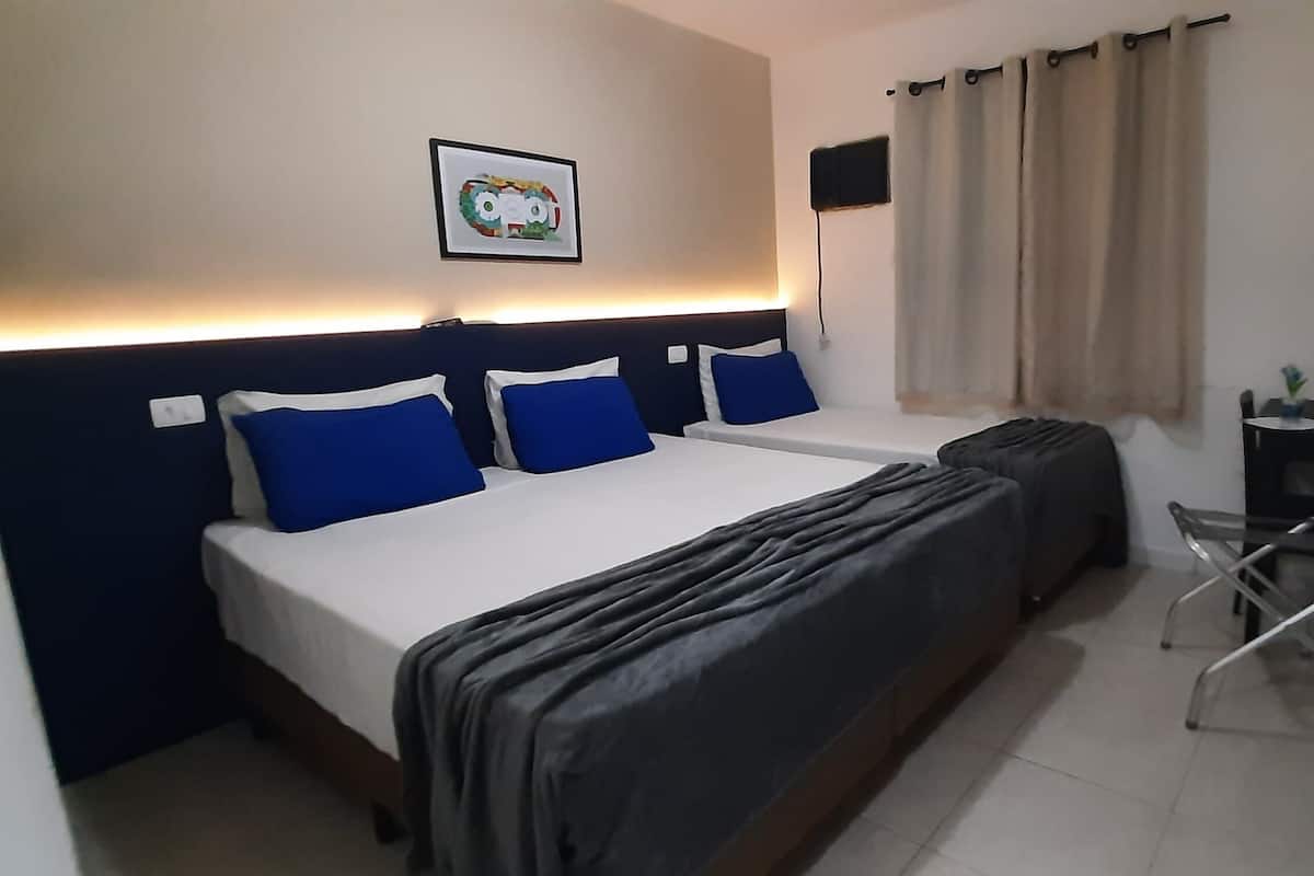 Habitación triple estándar | Wifi gratis y ropa de cama