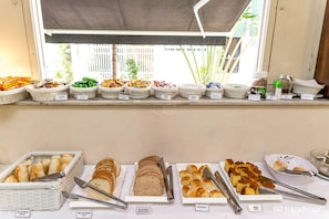 Petit déjeuner buffet compris tous les jours