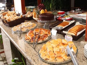 Free breakfast 