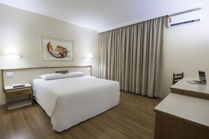 Deluxe Double Room | Minibar, in-room safe, free WiFi, bed sheets