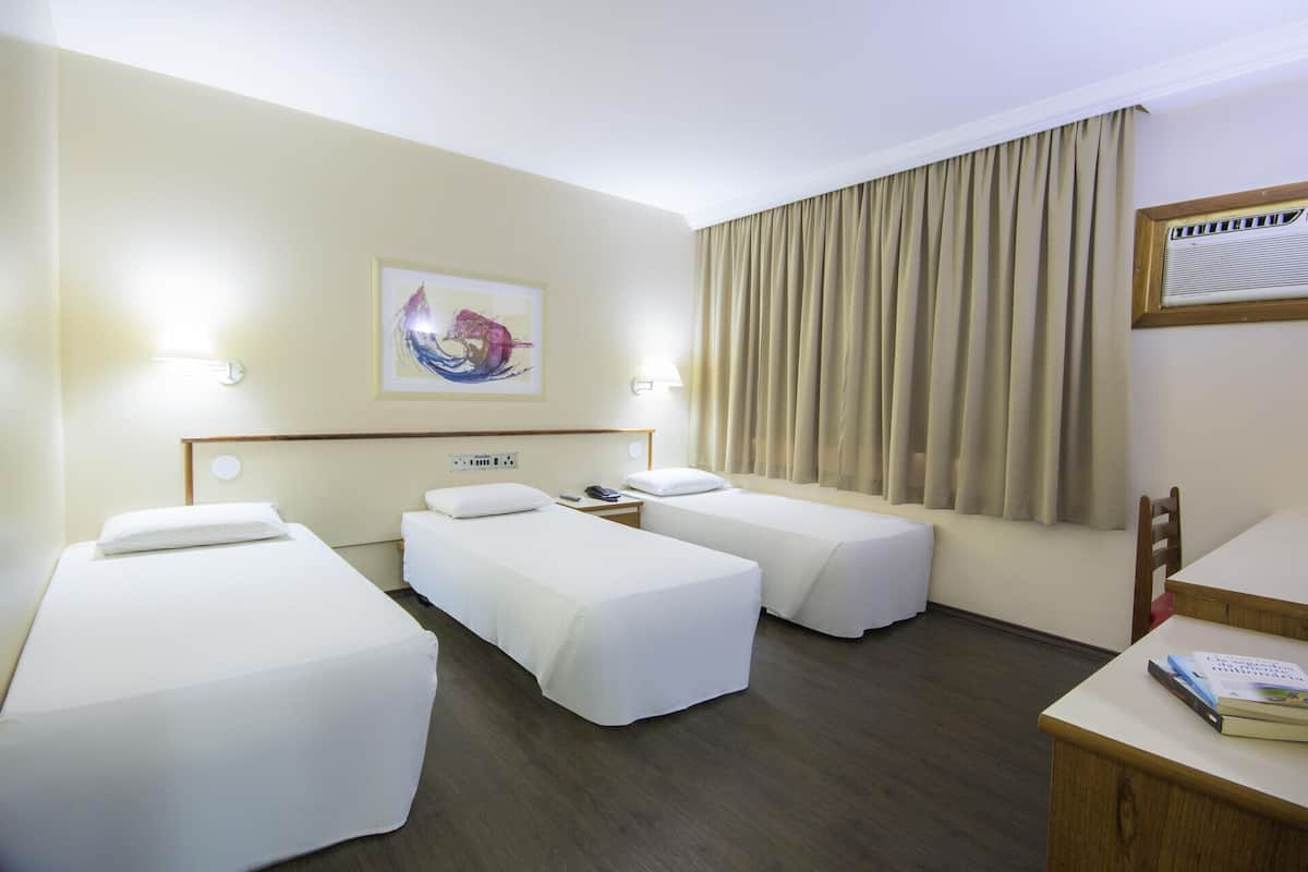 Minibar, in-room safe, WiFi (free), bed sheets