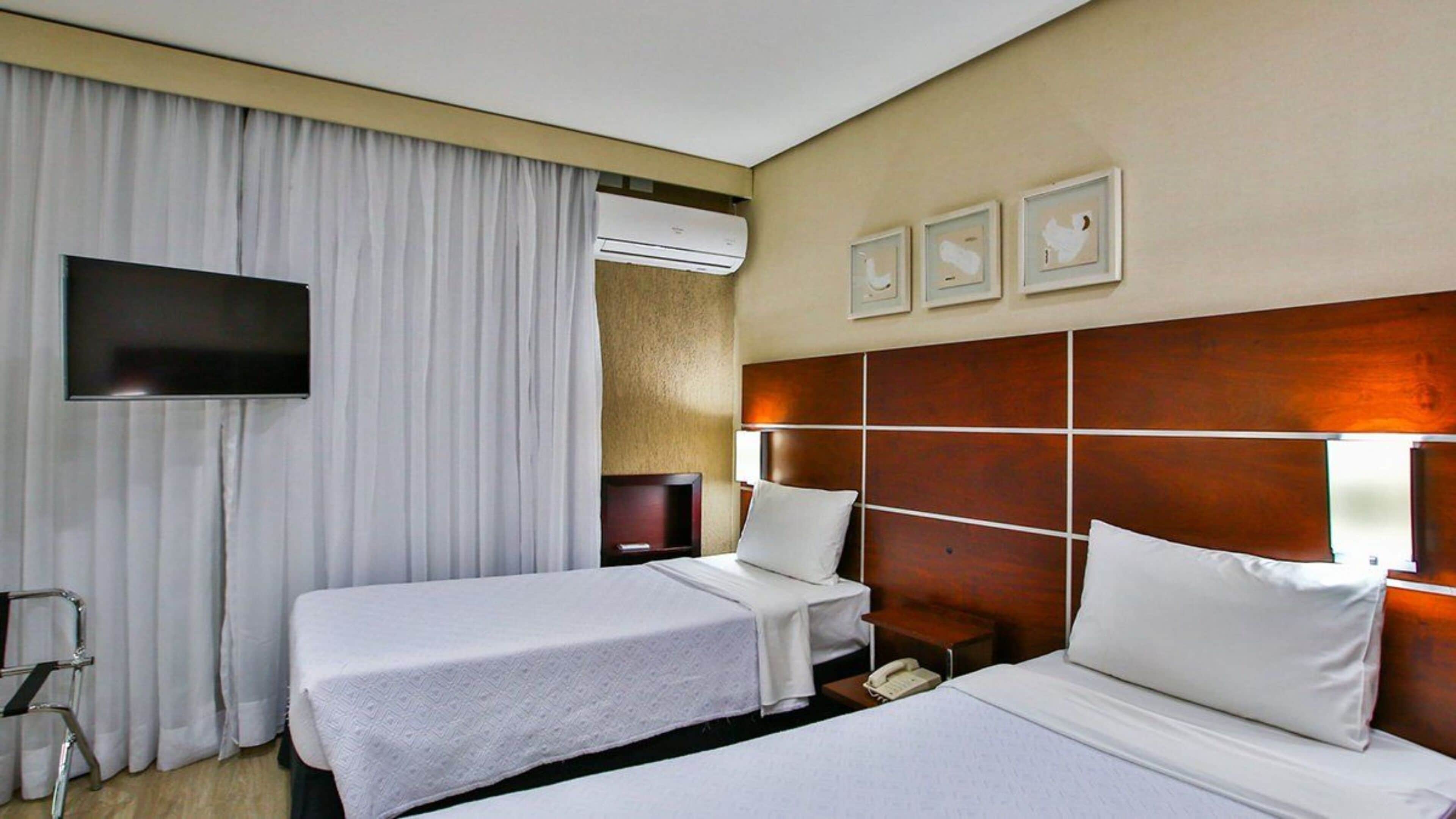 standard twin room | 1 bedroom, minibar, in-room safe, desk