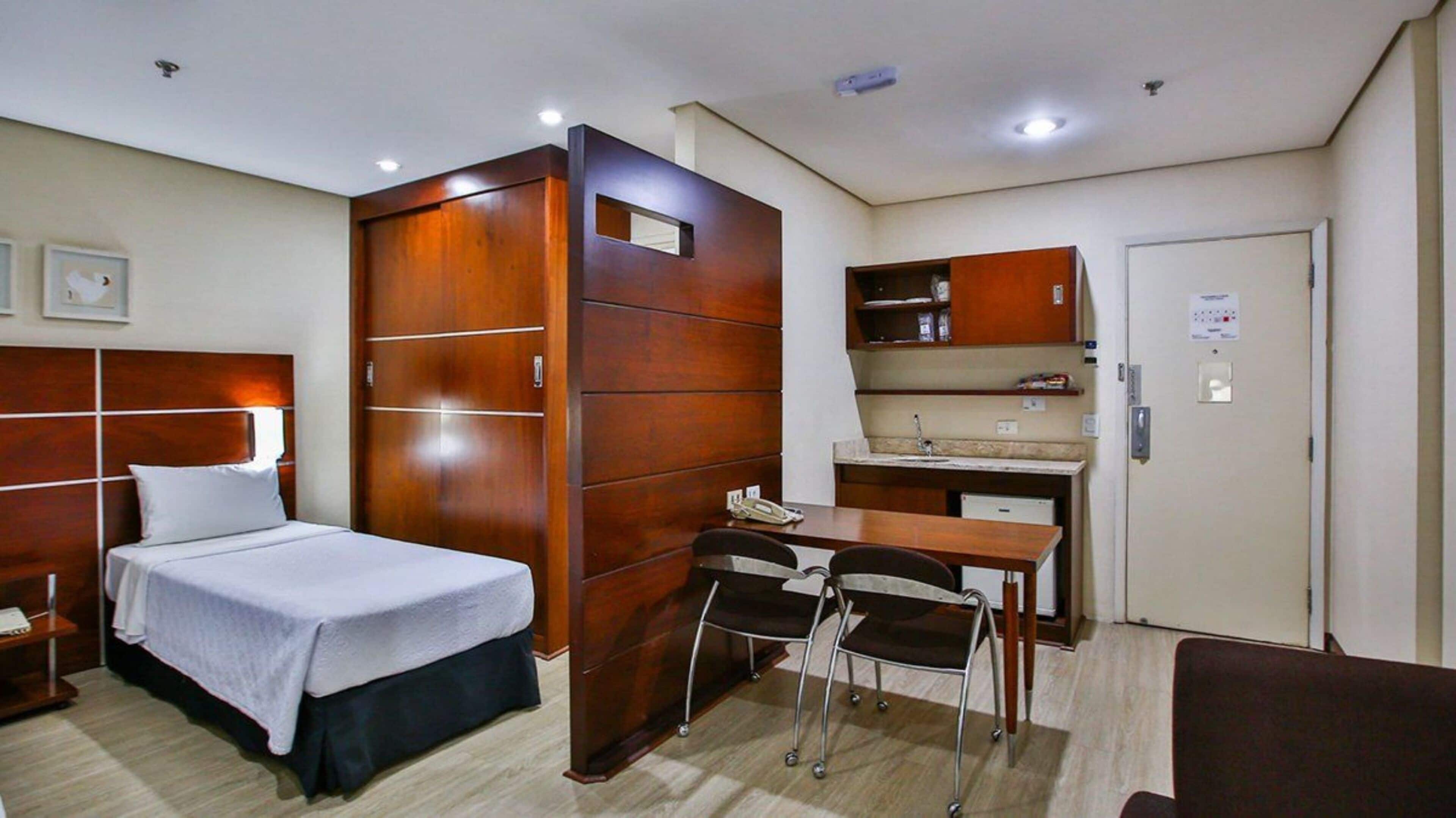 standard twin room | 1 bedroom, minibar, in-room safe, desk