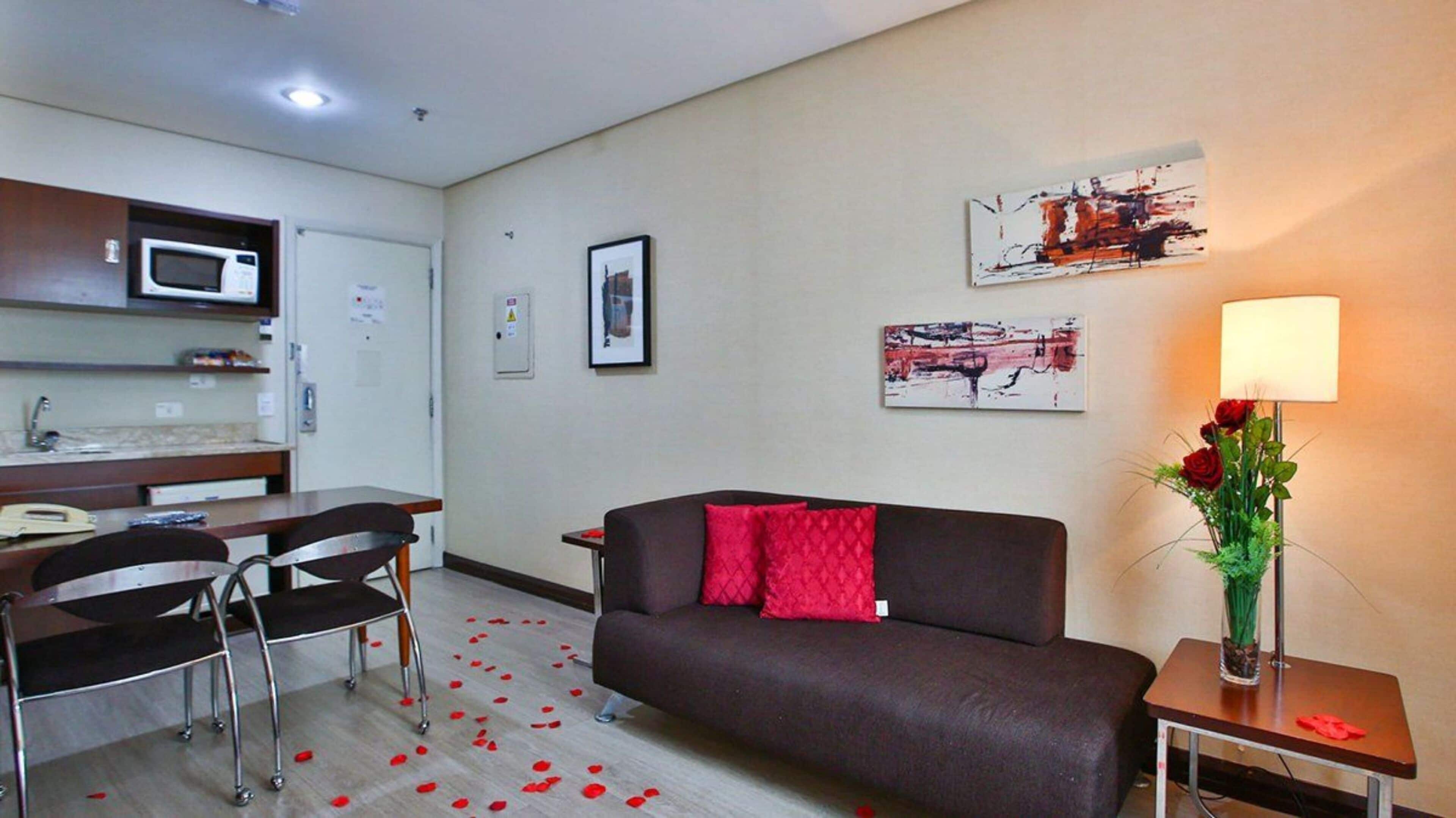 standard double room | 1 bedroom, minibar, in-room safe, desk