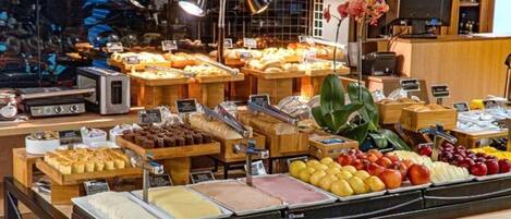 Free daily buffet breakfast