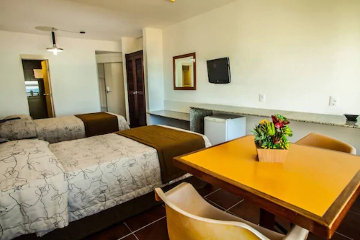 1 chambre, minibar, coffres-forts dans les chambres, bureau