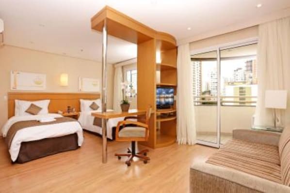 Deluxe Single Room, 2 Single Beds | Living area