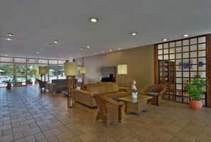 Coin salon dans le hall