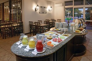 Déjeuner et dîner servis sur place, spécialités Cuisine brésilienne