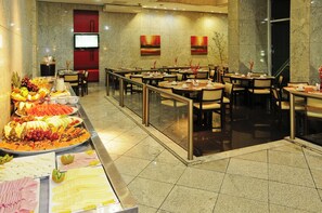 Se sirven desayunos, almuerzos y cenas