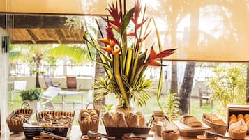 Petit déjeuner complet compris tous les jours