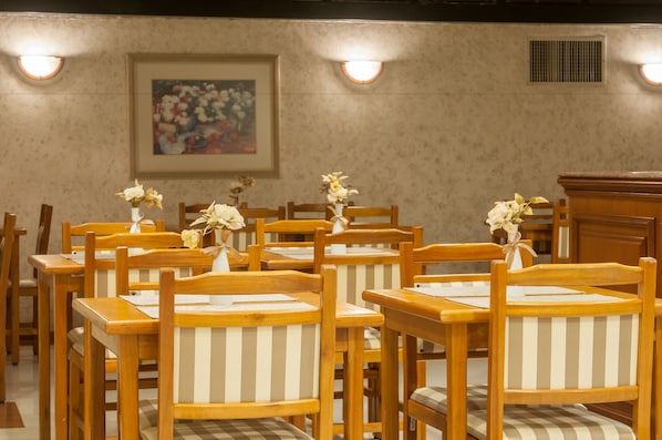 Petit déjeuner buffet servi en semaine (30.00 BRL par personne)