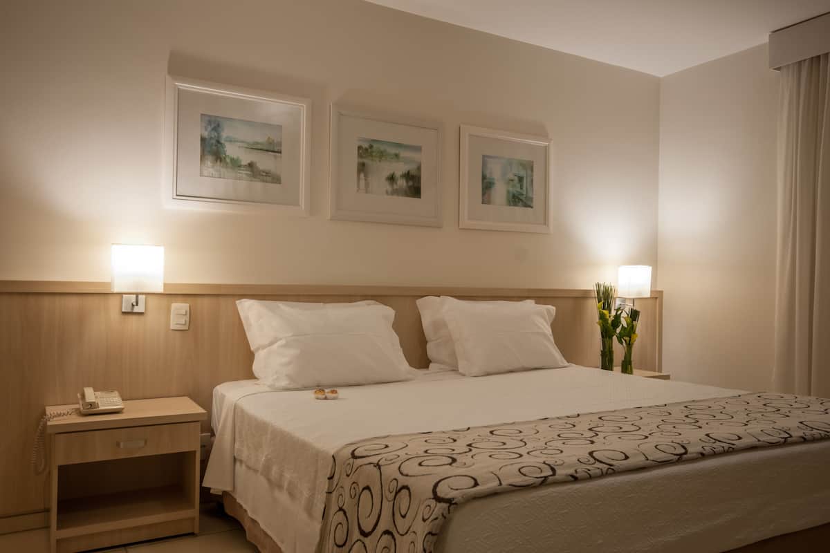 luxury room, 1 king bed | 1 bedroom, hypo-allergenic bedding, minibar, desk
