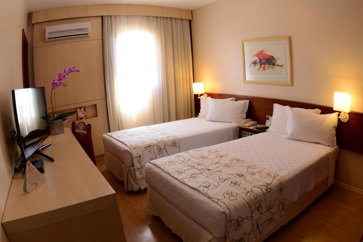 19 bedrooms, hypo-allergenic bedding, minibar, desk