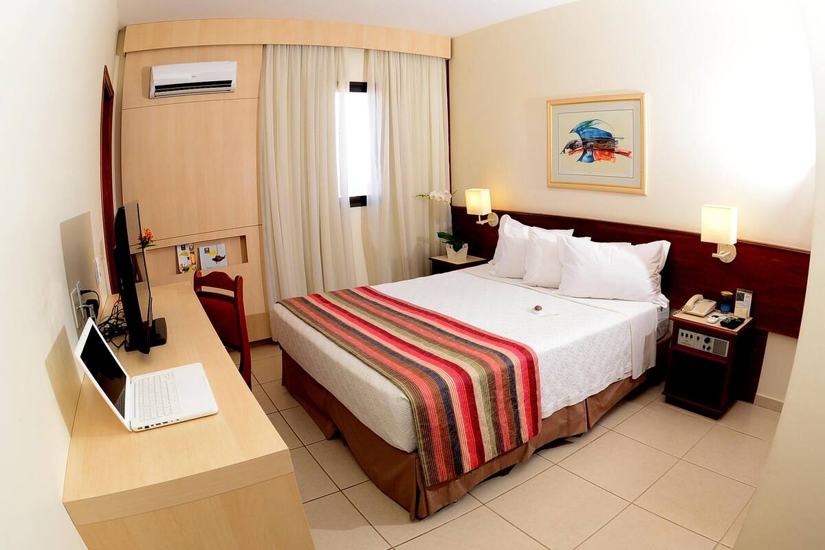 19 bedrooms, hypo-allergenic bedding available, minibar, desk
