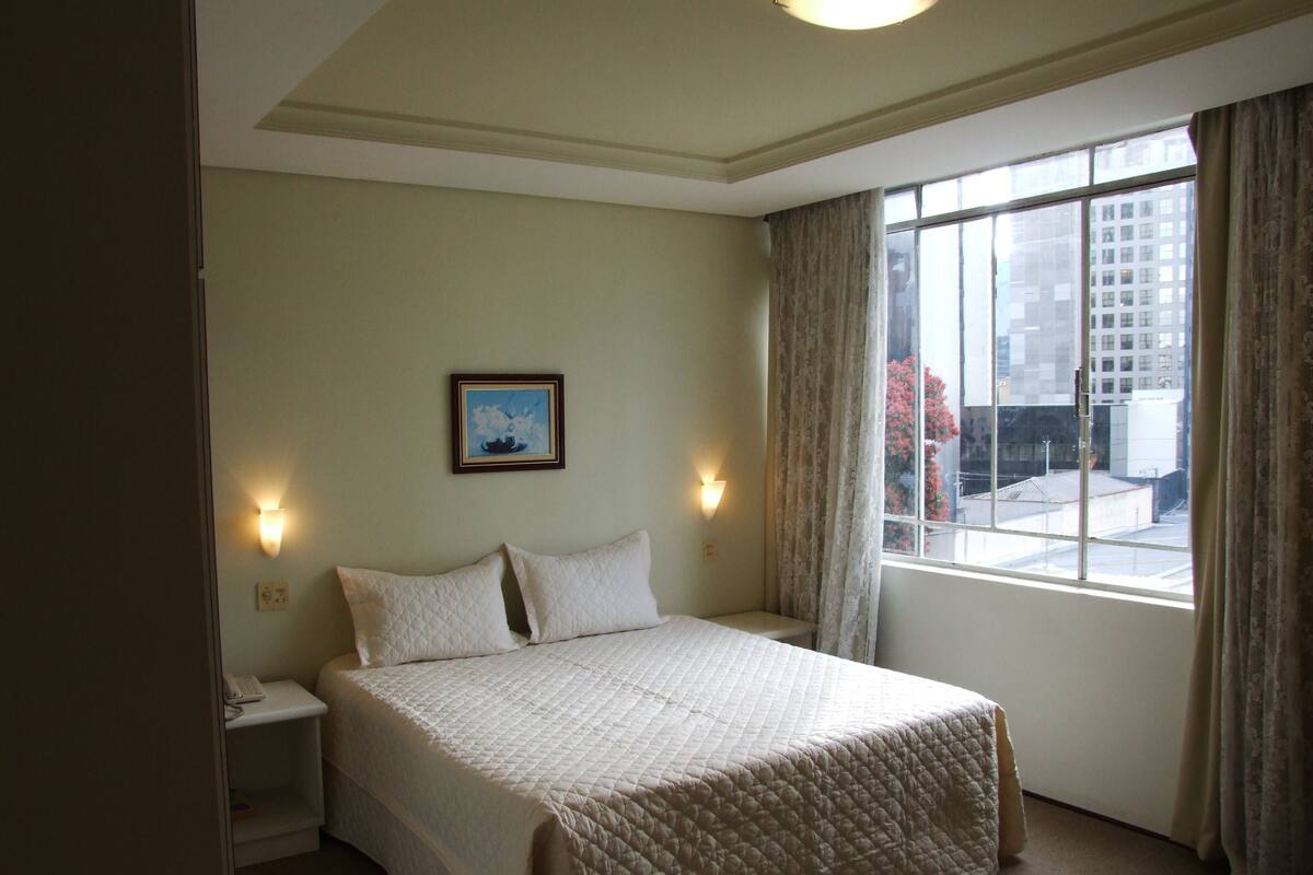 Minibar, Schreibtisch, laptopgeeigneter Arbeitsplatz